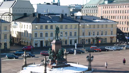 Helsinki direkt vor der Domkirche, der Senatsplatz