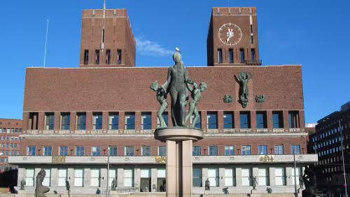 Oslo Das potthässliche Rathaus am Rådhus plassen