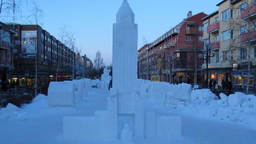 Umeå Eisskulpturen in Fußgängerzone von Umeå