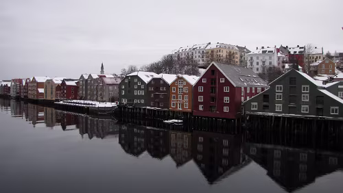 Trondheim – Mosjøen Packhäuser am Nid-Fluss