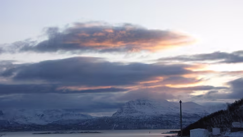 Harstad – Stamsund Ein schöner Tag in Harstad bricht an
