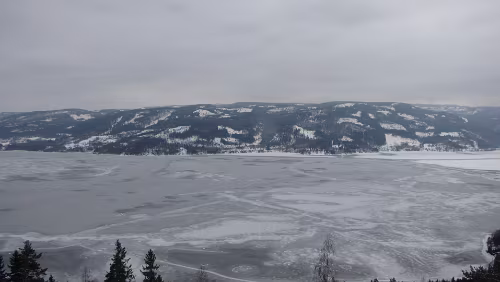 Geilo – Oslo Tyrifjorden Der Tyrifjord (138,56 km²) ist der fünftgrößte Binnensee in Norwegen und liegt in den Kommunen Hole, Lier, Modum und Ringerike (alle im fylke...