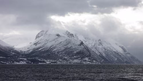 Ålesund – Bergen Warten auf die Fähre Solavågen - Festøya