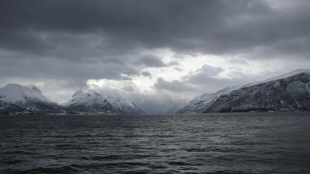 10.03.2010 Ålesund – Bergen Karte – Reiseroute Mi 10.03.2010 Ålesund – Solevåg – – Festøya – Volda – – Folkestad – Lote – – Anda – Lavik – – Oppedal...