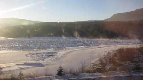 Oslo S – Trondheim Zugefrorener Fluß