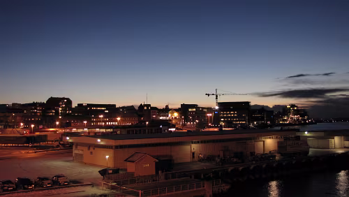 Hurtigrute Bodø – Svolvær Lagerhallen im Hafen
