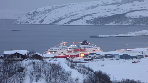 Hurtigrute Båtsfjord – Berlevåg Die Richard With im Hafen von Kirkenes
