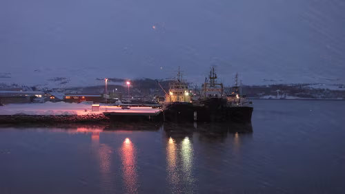 Hurtigrute Båtsfjord – Berlevåg Russische Schiffe im Hafen