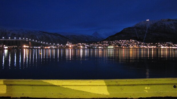 06.12.2010 Hurtigrute Stokmarknes – Skervøy Karte – Reiseroute Mo Stokmarknes – Sortland – Risøyhamn – Harstad – Finnsnes – Tromsø – Skjervøy Unterkunft Unterkunft...