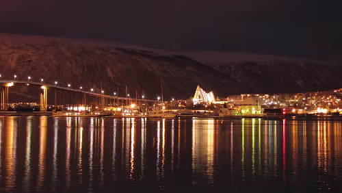 Stokmarknes – Skjervøy Tromsøbrua und Ishavskatedralen