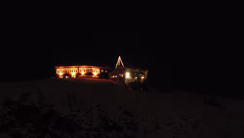 Stokmarknes – Skjervøy Fjellheisen Tromsø ist eine Luftseilbahn in Tromsø vom Stadtteil Hungeren auf den Hausberg Storsteinen.