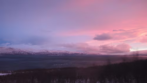 Narvik – Boden C Der Torneträsk (samisch Duortnosjávri, finnisch Torniojärvi) ist ein See in der nordschwedischen Provinz Norrbottens län und der historischen Provinz Lappland.