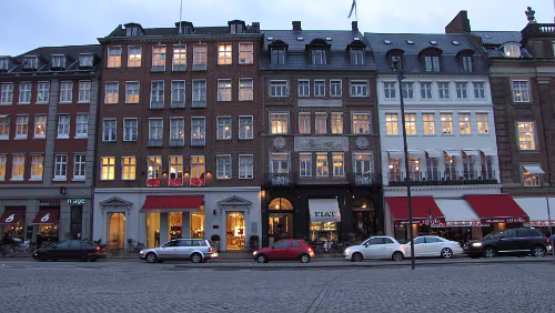 Boden C – Stockholm C – København H Der Kongens Nytorv (dänisch, Königlicher Neuer Markt) ist der größte Platz in der Innenstadt von Kopenhagen in Dänemark.