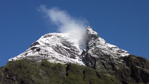 Flåm – Briksdalsbre – Briksdalsbreen Schneebedeckte Bergspitze links des Bøyabreen