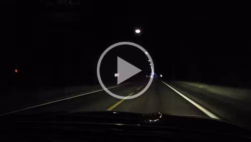 Flåm – Briksdalsbre – Briksdalsbreen Im Lærdalstunnel, Anfahrt einer der 3 beleuchteten Hallen