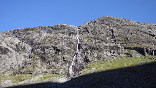 Briksdalsbre – Dalsnibba – Geiranger – Trollstiegen – Trondheim Wasserfall auf der 258 von Videsæter nach Grotli