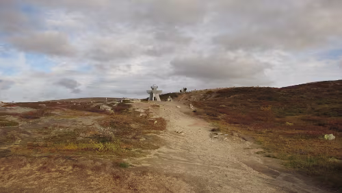 Trondheim – Bognes Wegweiser mit Schildern der einzelnen norwegischen Verwaltungsprovinzen (Fylker)