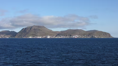 Honningsvåg – Skarsvåg – Nordkapp Erster Blick auf Honningsvåg