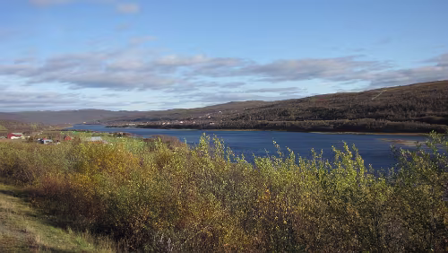 Skarsvåg – Vadsø Der Karasjohka (nordsamisch Kárášjohka; norwegisch Karasjokka; finnisch Kaarasjoki) ist ein Fluss in der Finnmark in Nord-Norwegen.