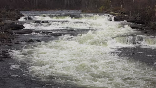 Vadsø – Kirkenes – Grense Jakobselv – Rovaniemi Der Wasserfall Skoltefossen in der Nähe von Neiden unweit der Grenze zu Finnland