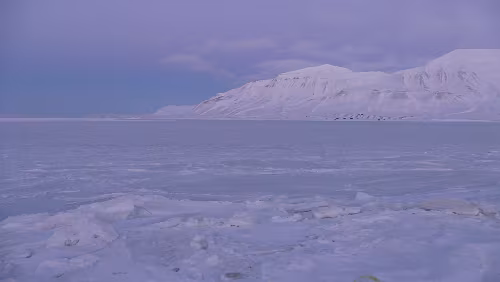 Longyearbyen – Tromsø Keine Ahnung welche Eisstufe das ist. Es gibt: Fast Ice, very close drift ice, close drift ice, open drift ice, very open drift ice und open water. Vermutlich...