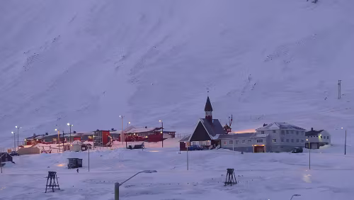 Longyearbyen – Tromsø Kindergarten und Kirche