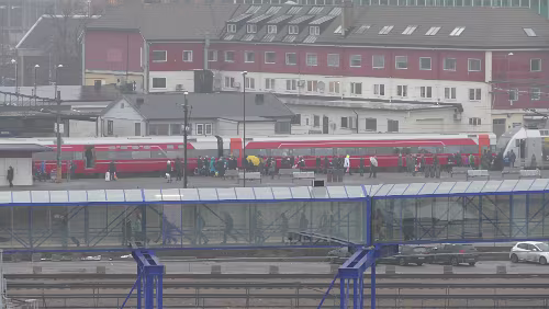 Norheimsund – Kristiansand – Hjørring Zug im Bahnhof von Kristiansand