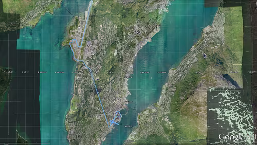 Anreise Freitag: Anreise. Landung Flughafen Tromsø, fahrt mit dem Bus, quer durch den Berg in die Stadt