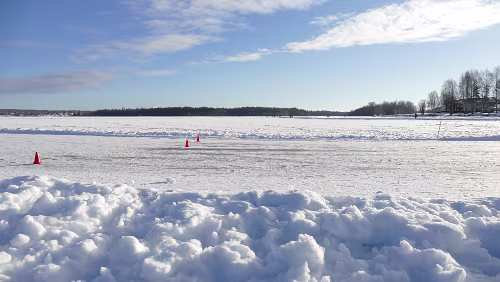 Karlstad – Östersund In Mora. Der Siljan ist der siebtgrößte See Schwedens. Er liegt in der schwedischen Provinz Dalarna. Der See hat eine Fläche von 290 km², eine größte Tiefe von...