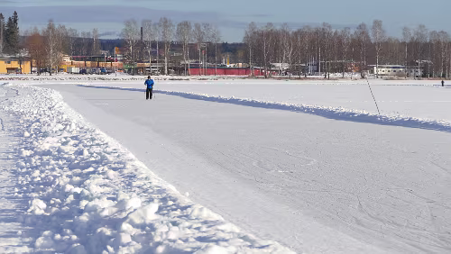 Karlstad – Östersund In Mora. Der Siljan ist der siebtgrößte See Schwedens. Er liegt in der schwedischen Provinz Dalarna. Der See hat eine Fläche von 290 km², eine größte Tiefe von...