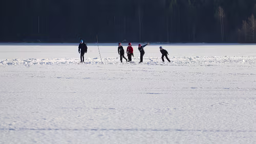 Karlstad – Östersund In Mora. Der Siljan ist der siebtgrößte See Schwedens. Er liegt in der schwedischen Provinz Dalarna. Der See hat eine Fläche von 290 km², eine größte Tiefe von...