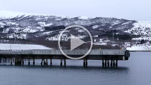 Engan – Tromsø Am Fähranleger in Bognes