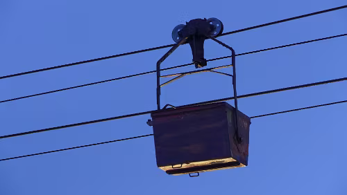 Longyearbyen Eine alte Lore an der Taubanesentralen