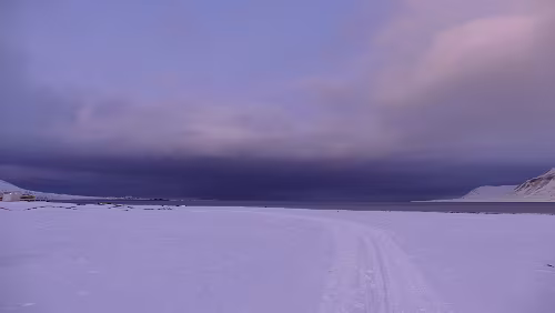 Longyearbyen In Richtung Westen ist es dunkel