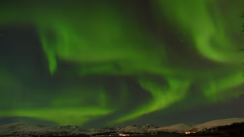 Longyearbyen – Tromsø Nordlys direkt hinter dem Sydspissen Hotel