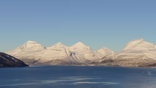 Tromsø – Svolvær Balsfjorden (nordsamisk: Báhccavuotna) er en fjord i Tromsø og Balsfjord kommune i Troms. Fjorden strekker seg 49 kilometer sørover fra fjordmunningen til...