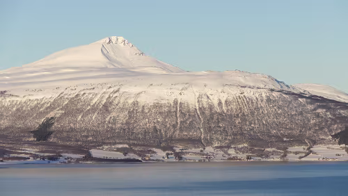 Tromsø – Svolvær Balsfjorden (nordsamisk: Báhccavuotna) er en fjord i Tromsø og Balsfjord kommune i Troms. Fjorden strekker seg 49 kilometer sørover fra fjordmunningen til...