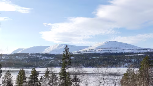 Nesna – Trondheim Auf der E6 am Øvre Svenningvatn