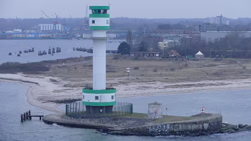 Kiel – Hahnstätten Das Schiff läuft in den Hafen von Kiel ein