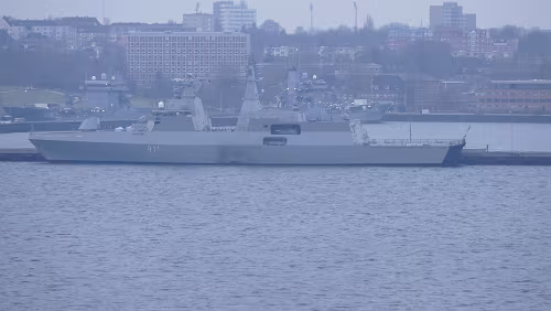 Kiel – Hahnstätten Das Schiff läuft in den Hafen von Kiel ein