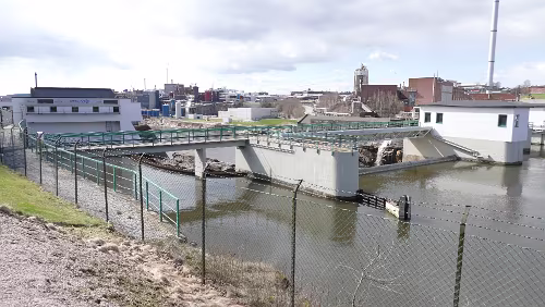 Malmö – Oslo Sarpsfossen (auch Sarpefossen) ist ein Wasserfall in Sarpsborg, einer Stadt im Südosten von Norwegen. Mit einer durchschnittlichen Wassermenge von 577 m³/s ist...