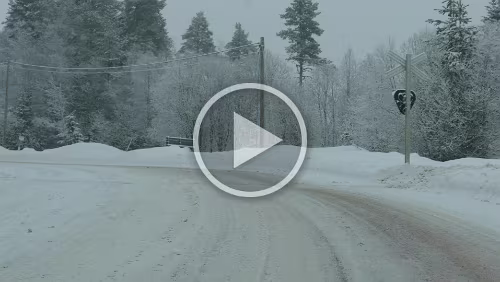 Kristinehamn – Östersund Gleich kreuzt die Inlandsbanan den Inlandsvägen