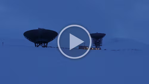 „Longyearbyen in a nutshell“ Tour Die European Incoherent Scatter Scientific Association (kurz EISCAT, deutsch etwa „Europäische Vereinigung für Forschung mit inkohärentem Streuradar“) ist eine...