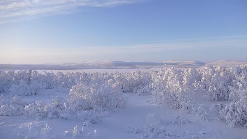 Puoltikasvaara – Tromsø Die Sonne flutet die Landschaft mit Licht