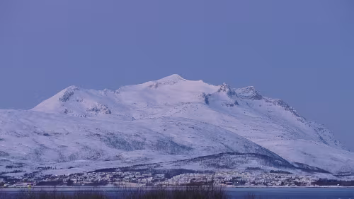 Tromsø – Longyearbyen Am Tromsø lufthavn Langnes