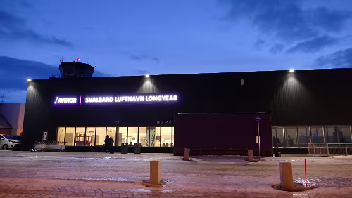 Longyearbyen – Tromsø Svalbard Lufthavn Longyear