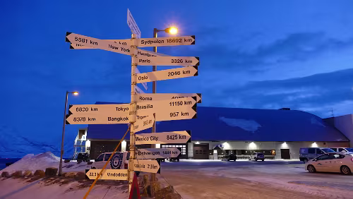 Longyearbyen – Tromsø Weite Entfernungen