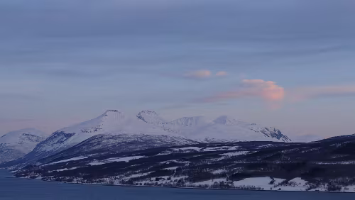 Tromsø – Svolvær Balsfjord (nordsamisch Báhccavuotna ) ist ein Fjord in den Gemeinden Tromsø und Balsfjord in Troms in Norwegen. Der Fjord erstreckt sich 49 km nach Süden von...