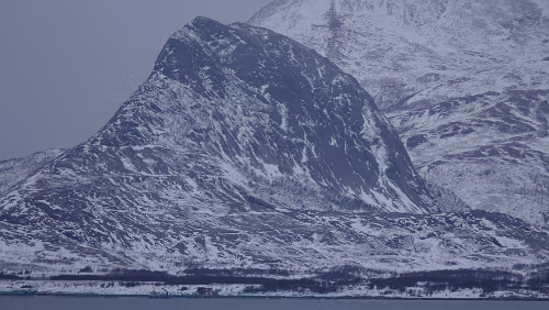 Nesna – Trondheim Schroffe Felsen