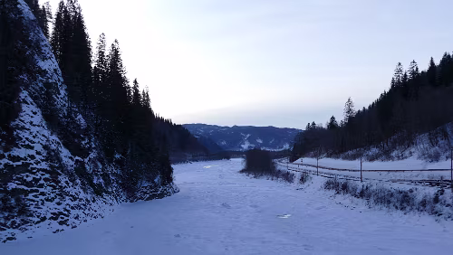 Trondheim – Kristiansund Die Gaula ist ein Fluss in Trøndelag, Norwegen